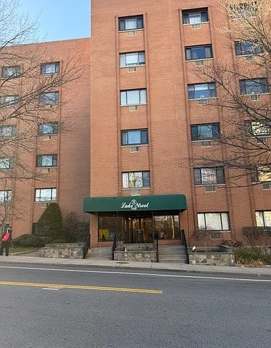 21 Lake St #6G Photo 1