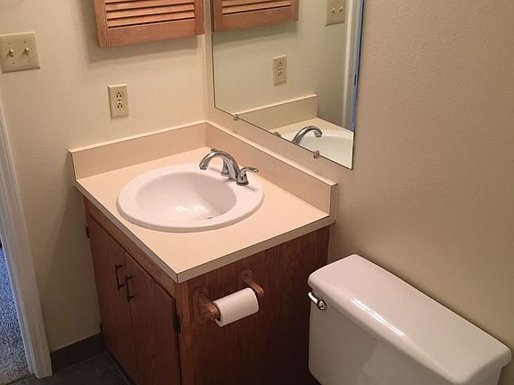 4th image of 668 N 13th St APT 1