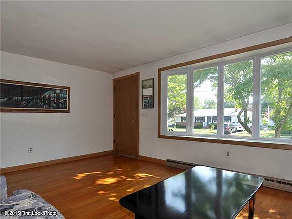 3rd image of 111 Lake Garden Dr