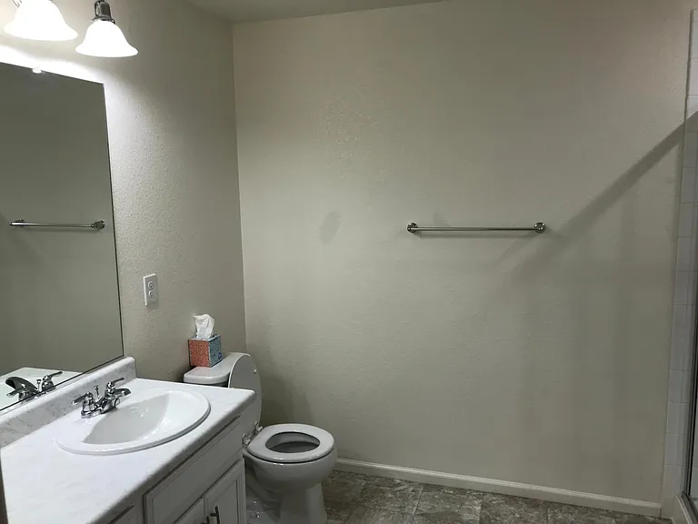 Master Bath (Two Sinks)