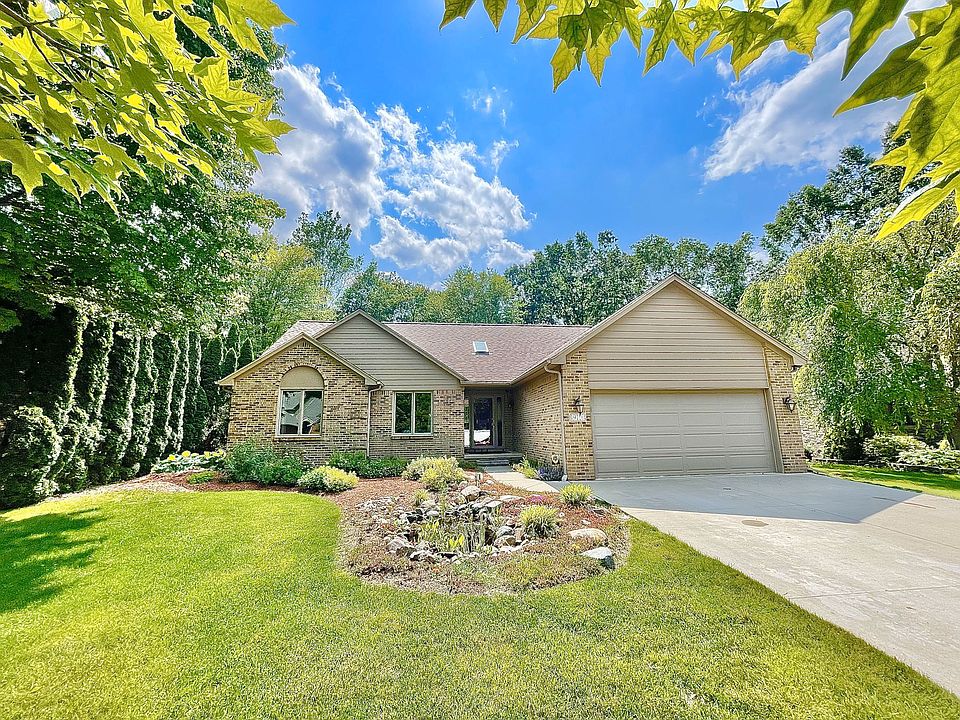 1st image of 19110 Parkwood Ln