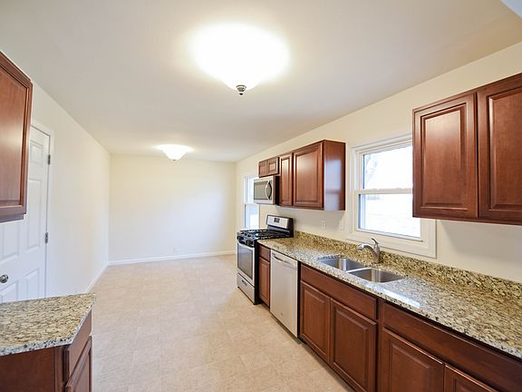3rd image of 9437 Palomino Dr