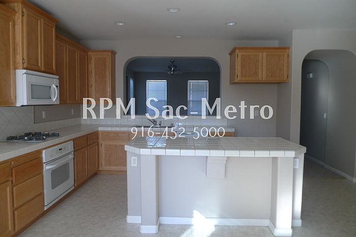 2nd image of 1910 Acari Ave