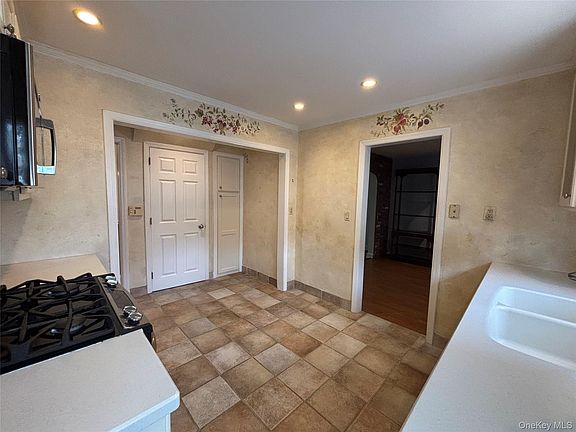 5th image of 51 Coakley Avenue