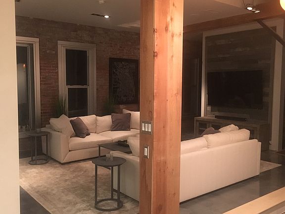 5th image of 1803 Wyandotte St APT 304
