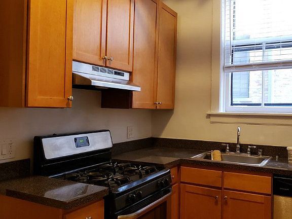 2nd image of 1613 W Thome Ave APT 1