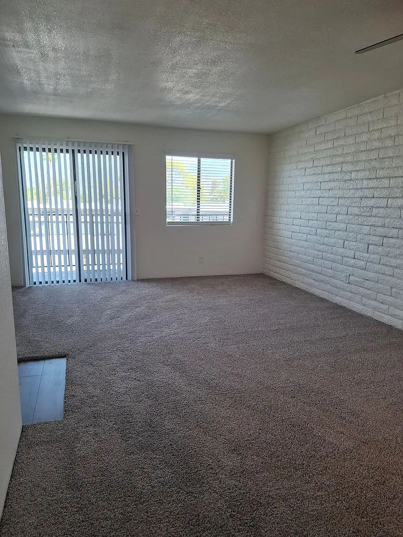Taylor Heights Apartments — Photo 4