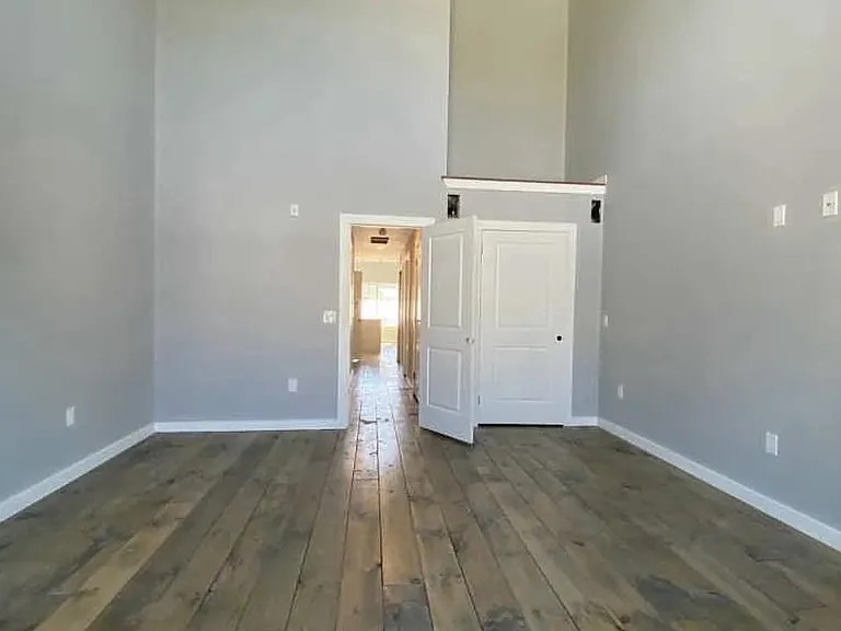 1534 W Stiles St #C — Photo 6