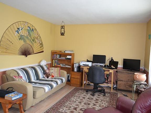 2nd image of 13 Briarwood Ln