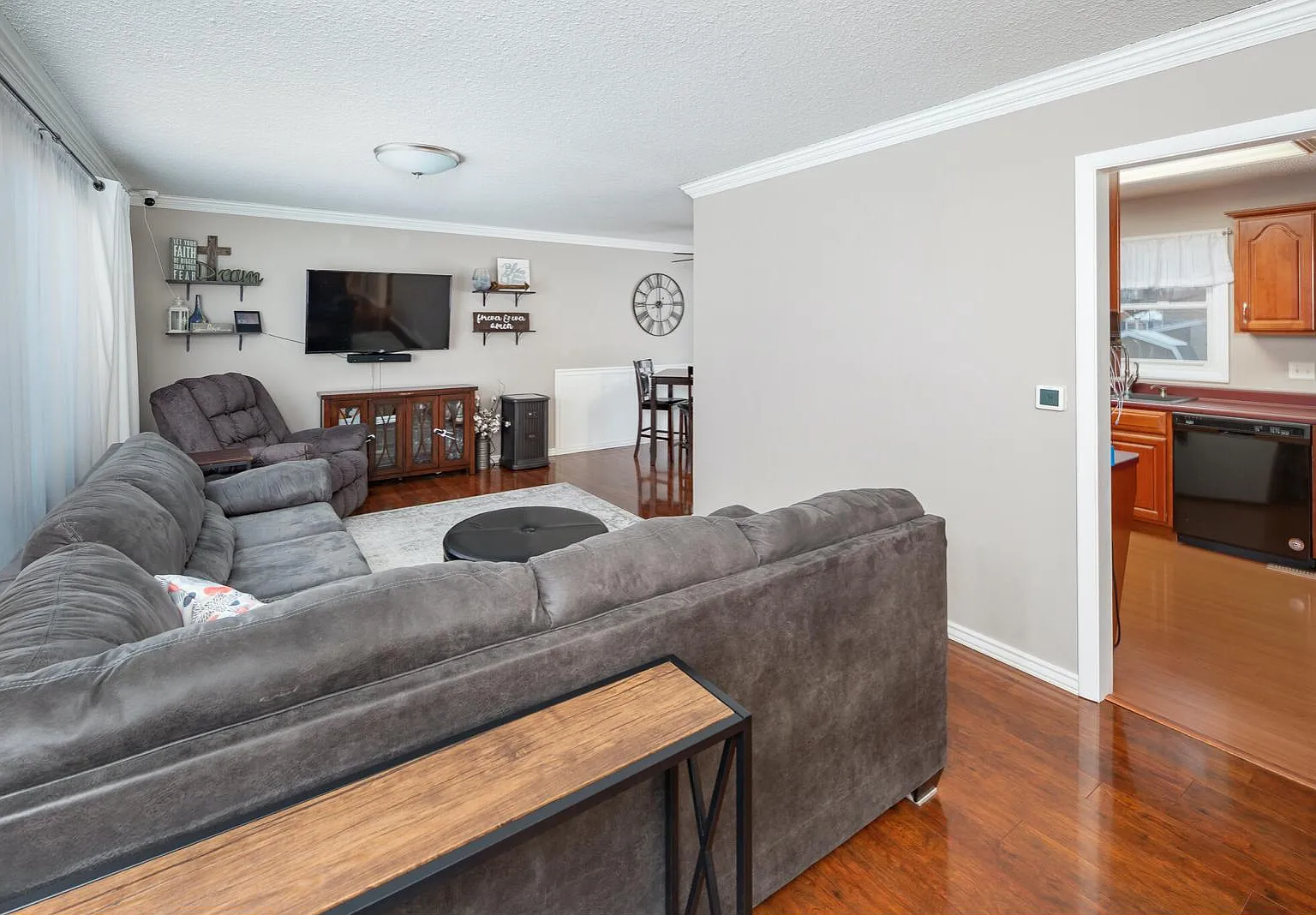 4 bed, 1654 sqft, $2,395 — Photo 4