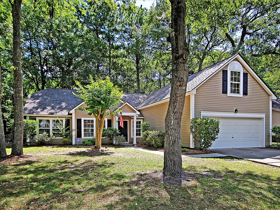 1st image of 580 Oak Park Dr