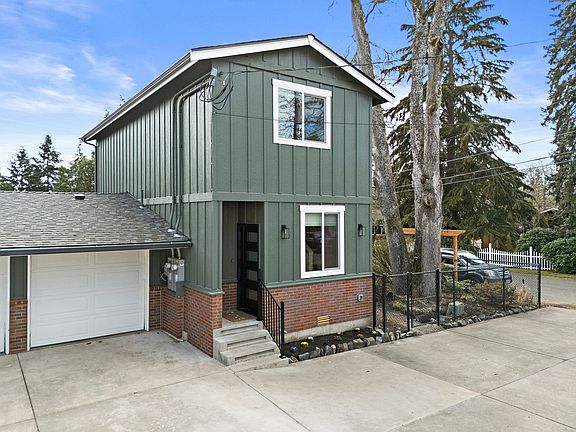 2nd image of 8511 Woodlawn Ave SW