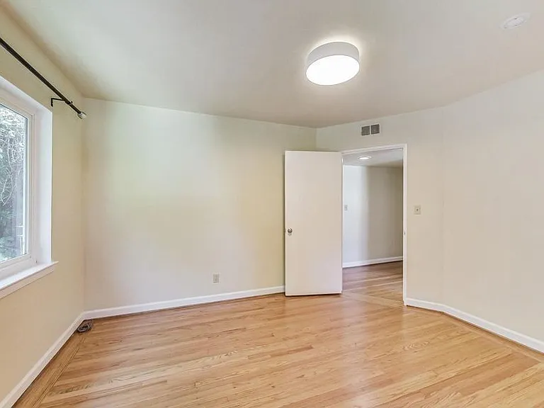 2208 Lakeshore Ave #311 — Photo 15