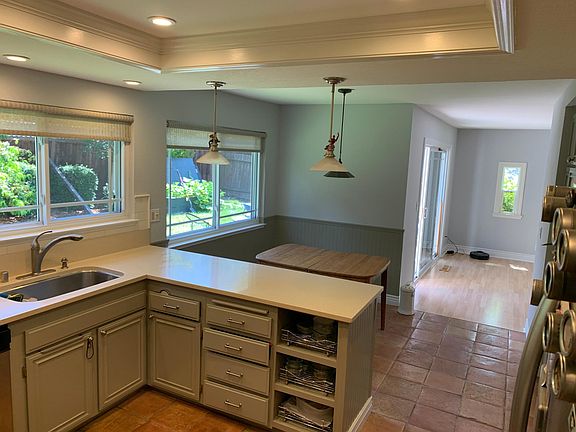 2nd image of 820 Bluegrass Dr