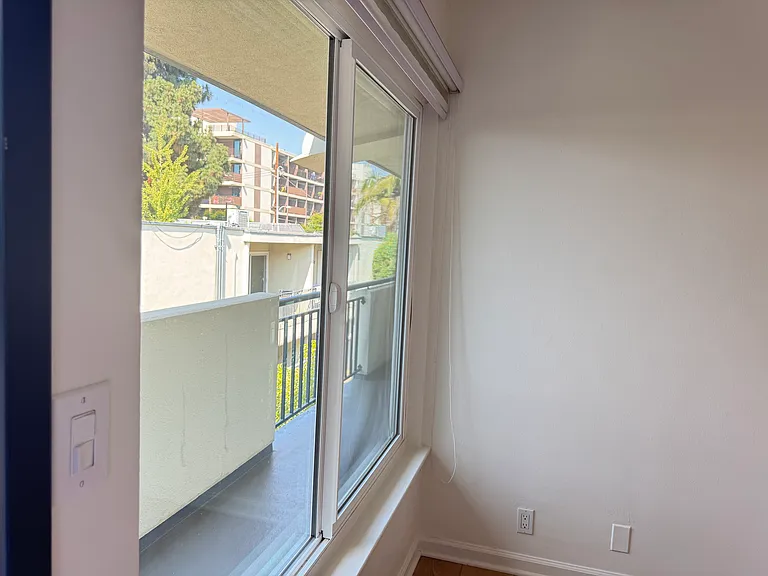 251 N Oakland Ave #12 — Photo 6