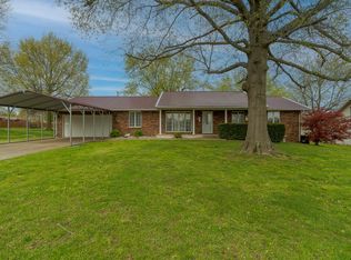 607 Lakeview Dr, Aurora, MO 65605