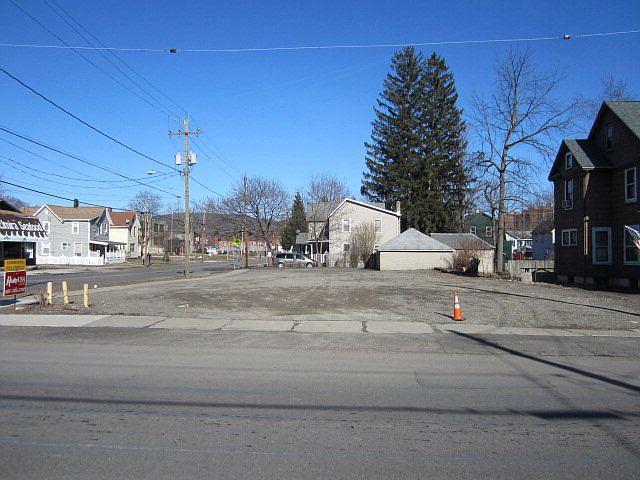 1st image of 830 Walnut St
