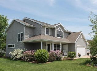 810 Chickadee Dr, Cambridge, WI 53523