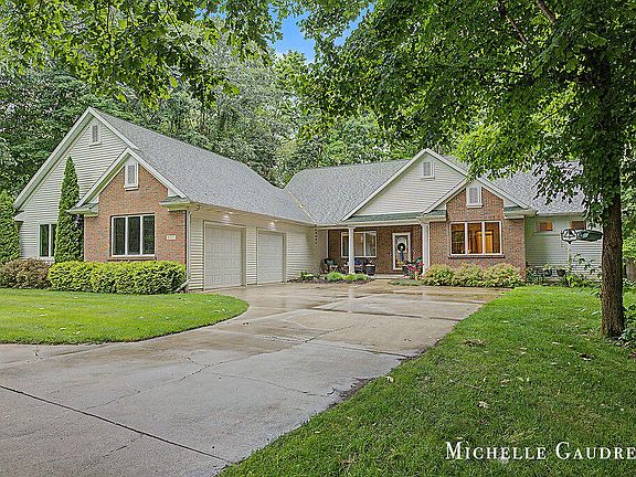 3rd image of 5577 Fieldstone Ct