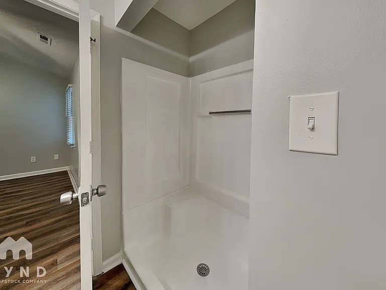 409 Crosspine Dr — Photo 11
