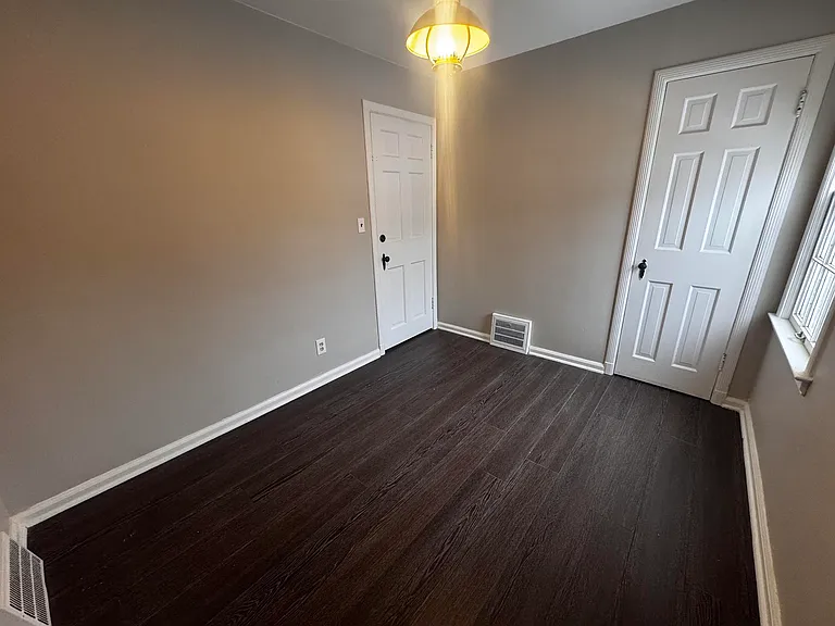 1305 Collegewood St — Photo 11