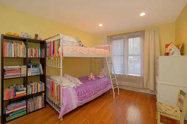 Sold by Houlihan Lawrence | media 10