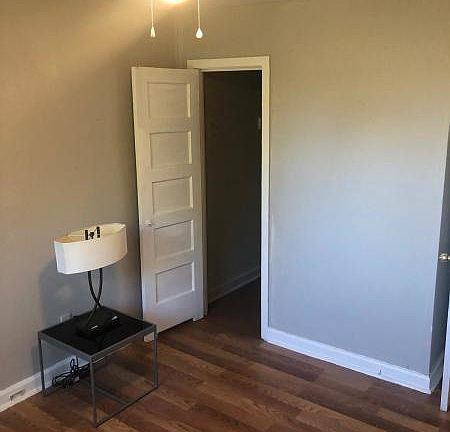 4th image of 314 Celery Ave S