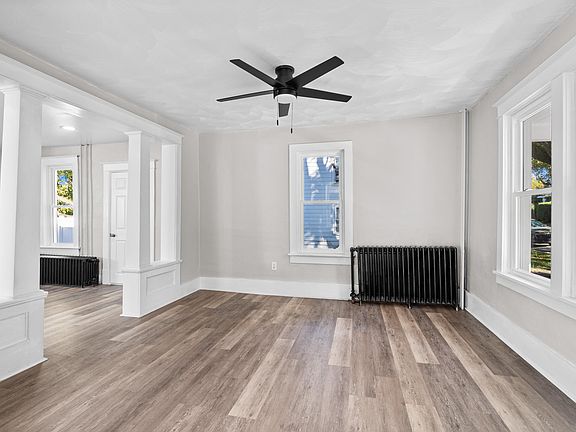 4th image of 412 Daisy St