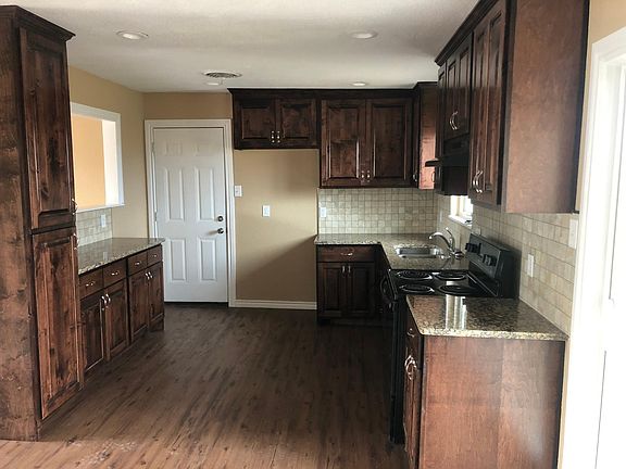 5th image of 2610 Robertson Dr
