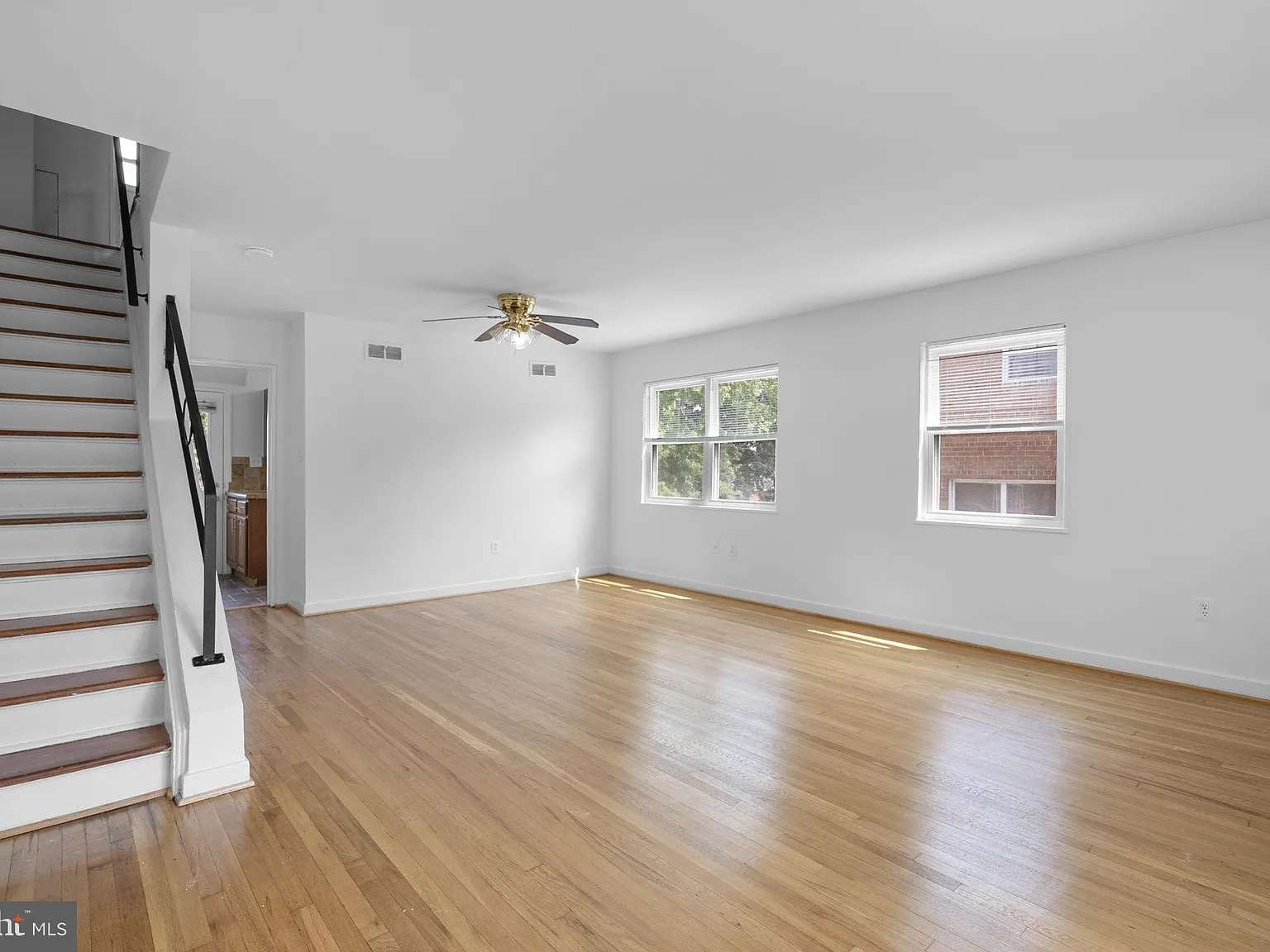 3 bed, 2.5 bath, 1152 sqft, $2,400 — Photo 3