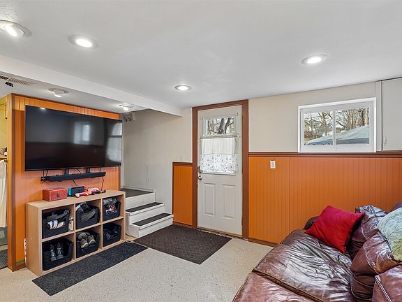 3rd image of 1445 Forestdale Dr