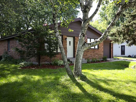 2nd image of 1218 Fieldcrest Dr