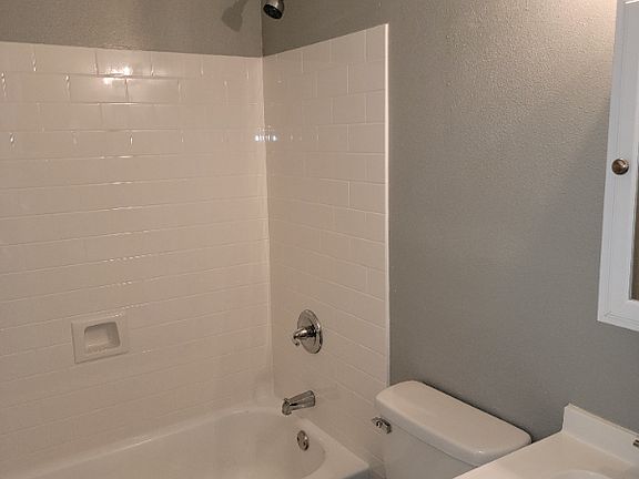3rd image of 93 Elaine Dr