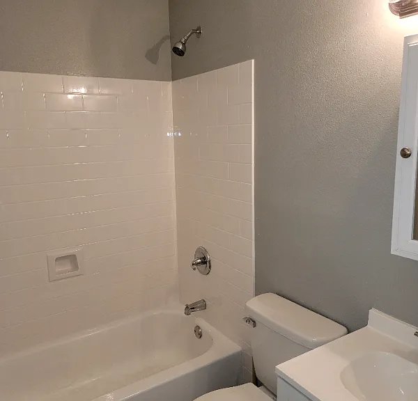 93 Elaine Dr — Photo 3