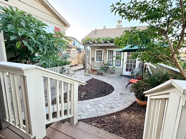 2409 Vancouver Ave — Photo 16