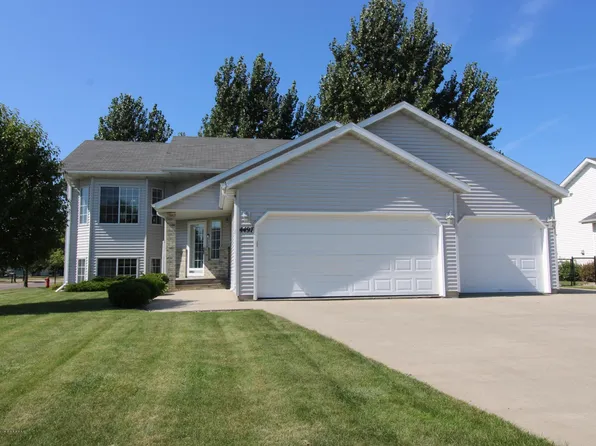 4497 47th St S, Fargo, ND 58104