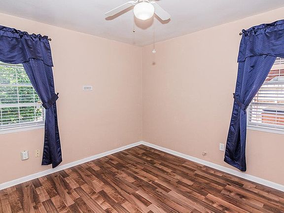 4th image of 3710 Longwood Dr