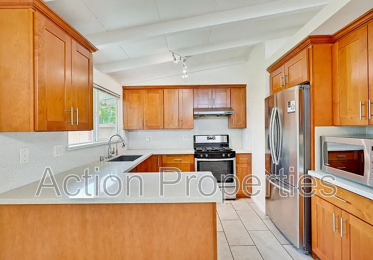 1343 Torrance Ave — Photo 7