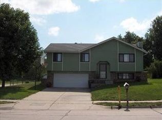 8701 Granville Pkwy, La Vista, NE 68128