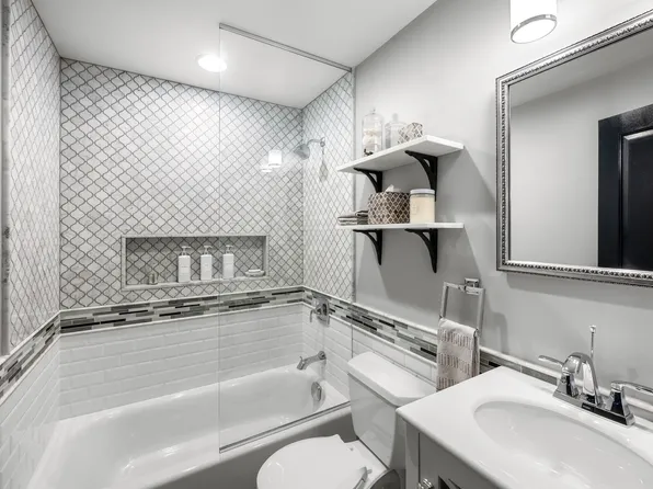2166 Broadway 7B image 11 of 11