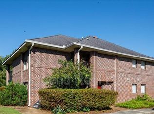 1055-2 Ancestry Dr, Fayetteville, NC 28304