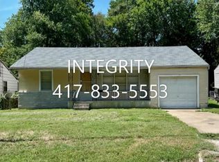 1537 N Kentwood Ave, Springfield, MO 65803
