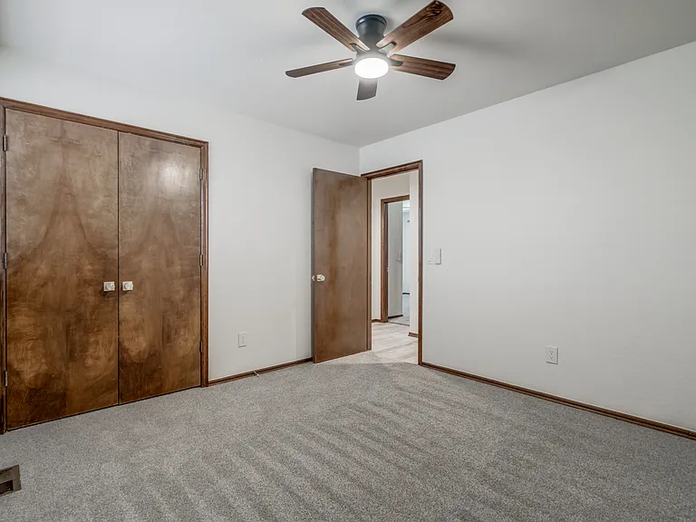 1817 Victoria Dr — Photo 27