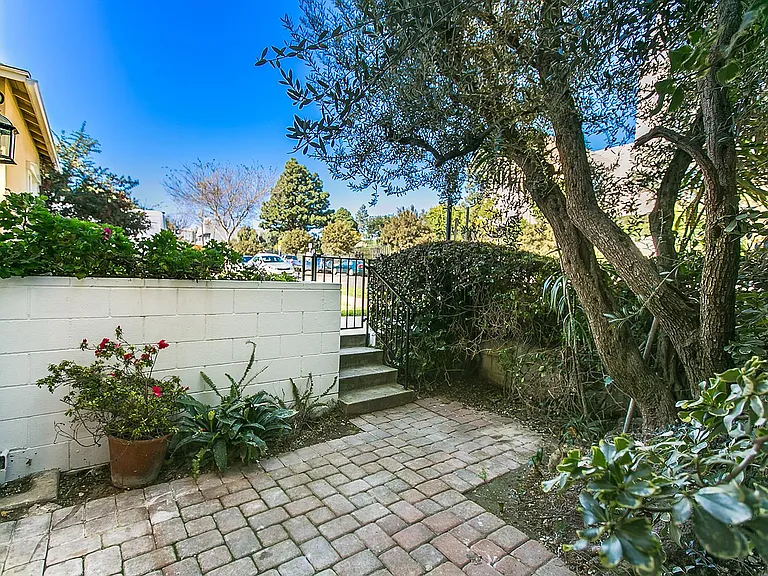 1745 Selby Ave #20 — Photo 14
