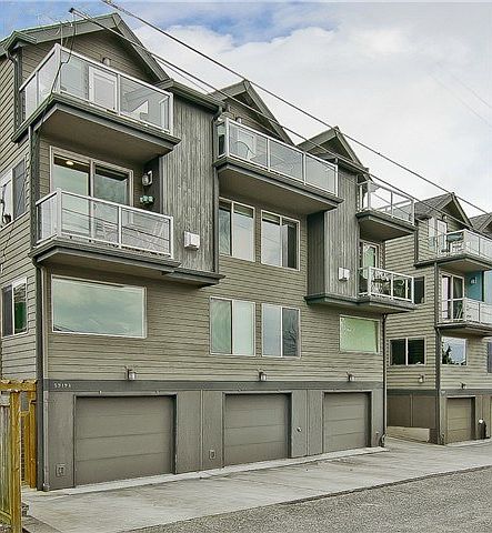 5919-A California Avenue SW: a 2008 BuiltGreen end-unit townhous