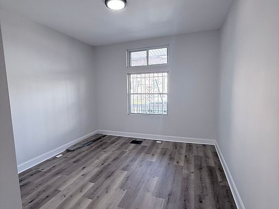 3rd image of 1013 Ashburton St