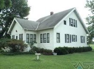 201 Lincoln Ave, Fairview, SD 57027