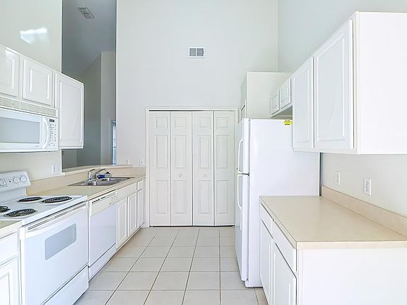 5th image of 1207 Royal Troon Ln