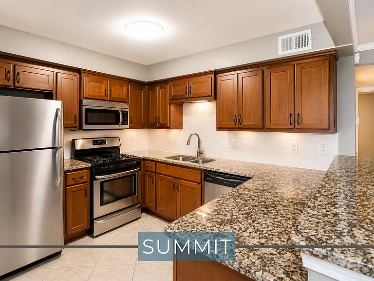 Summit Penn Place — Photo 15