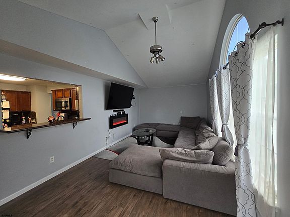 2nd image of 198 Elmwood Ave